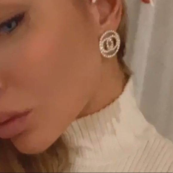 CLIP ON CIRCULAR COSTUME EARRINGS - Picture 2 of 4